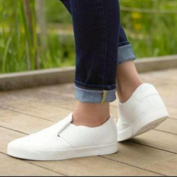 Nike Blazer City Ease solid white slip on sneakers size 9.5 - Picture 1 of 9